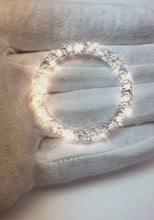 Video laden en afspelen in Gallery-weergave, 8.75 karaat dames cirkel van leven diamanten hanger witgouden sieraden
