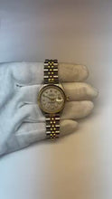Video laden en afspelen in Gallery-weergave, Rolex Lady Datejust 26 mm Zilveren Jubilee Diamant Wijzerplaat Tweekleurig Horloge
