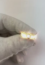 Video laden en afspelen in Gallery-weergave, 2,50 karaat vijf stenen prinses geslepen diamanten ring massief wit goud Nieuw
