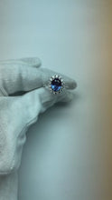 Video laden en afspelen in Gallery-weergave, Sri Lanka blauwe saffier Halo diamanten ring 4,50 karaat witgoud 14K
