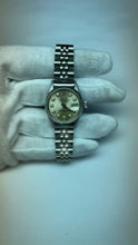 Video laden en afspelen in Gallery-weergave, Rolex Dame Datumjust zilveren horloge Roestvrij stalen jubileumarmband Gecanneleerde rand
