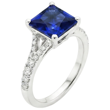 Afbeelding in Gallery-weergave laden, Solitaire Ring met Prinsesslijpsel Edelsteen en Pavé Accenten van Natuurlijke uit de Aarde Gewonnen Diamanten 6 Karaat

