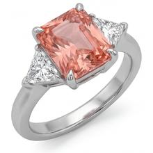 Afbeelding in Gallery-weergave laden, Driesteens ring met echte padparadschasaffier van 2,9 karaat, radiant- en witte trilliantgeslepen, 14-karaats goud
