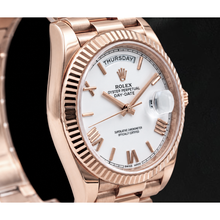 Afbeelding in Gallery-weergave laden, Rolex Day-Date 228235 40 mm Roségoud Horloge met Witte Romeinse Wijzerplaat

