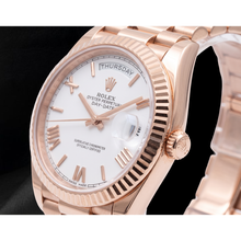 Afbeelding in Gallery-weergave laden, Rolex Day-Date 228235 40 mm Roségoud Horloge met Witte Romeinse Wijzerplaat

