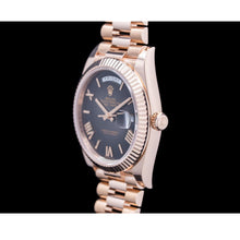 Afbeelding in Gallery-weergave laden, Rolex Day-Date 228235 40 mm Roségoud Horloge met Zwarte Romeinse Wijzerplaat
