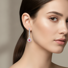 Afbeelding in Gallery-weergave laden, Roze diamanten oorbellen 1,5 karaat labgekweekt ronde halo pavé klapsluiting 14k witgoud

