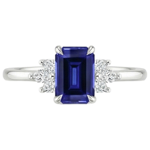 Afbeelding in Gallery-weergave laden, echte marquise saffier 2.50karaat ring close-up detail
