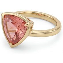 Afbeelding in Gallery-weergave laden, Natuurlijke Padparadscha Saffier Ring 2,5 Karaat Trilliant Solitair 14K Geelgoud
