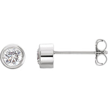 Afbeelding in Gallery-weergave laden, 1 karaats bezel set ronde diamanten oorknopjes - harrychadent.nl
