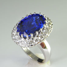 Afbeelding in Gallery-weergave laden, 14k witgouden 15 kt grote tanzaniet en kleine diamanten ring nieuw
