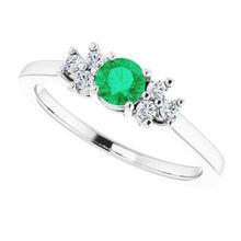 Afbeelding in Gallery-weergave laden, 1,50 karaat diamanten en ronde groene smaragd stenen ring

