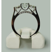 Afbeelding in Gallery-weergave laden, 1,95 karaat prinses en ronde diamanten ring met drie stenen in wit goud - harrychadent.nl
