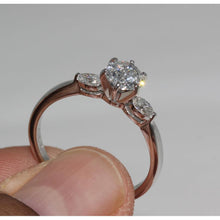 Afbeelding in Gallery-weergave laden, 1.55 karaat diamanten 3 stenen verlovingsring goud wit
