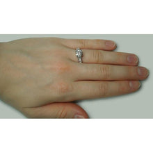 Afbeelding in Gallery-weergave laden, 1.75 ct ronde diamanten witgouden solitaire ring met accenten
