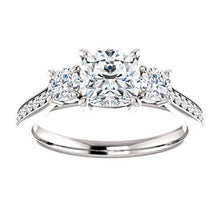 Afbeelding in Gallery-weergave laden, 1,90 ct 3 Stenen Kussen Echt Diamanten Verlovingsring Band Wit Goud
