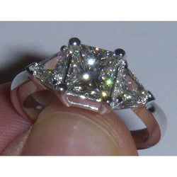 2,75 ct. 3 stenen prinses en Trilliant geslepen diamanten verlovingsring