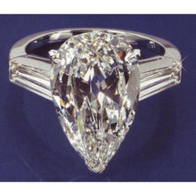 Afbeelding in Gallery-weergave laden, 2.11 karaat peervorm diamanten verlovingsring drie stenen
