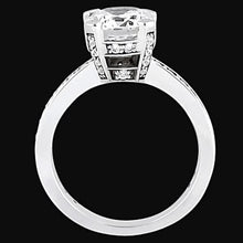 Afbeelding in Gallery-weergave laden, 2.25 karaat ronde diamanten verlovingsring met accenten
