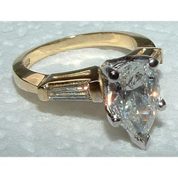 2.31 ct. Diamanten peer geslepen tweekleurige gouden drie stenen ring