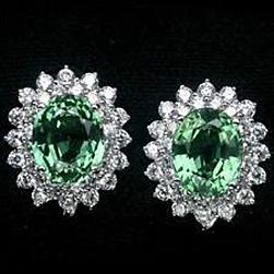 2.60 karaat ovaal geslepen Halo groene saffier en diamanten Stud Earring - harrychadent.nl