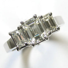 Afbeelding in Gallery-weergave laden, 3 Stenen Smaragd Geslepen Diamanten Ring
