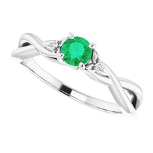 Afbeelding in Gallery-weergave laden, 3 stenen diamanten ring 0,54 karaat groene smaragd twist dames sieraden - harrychadent.nl
