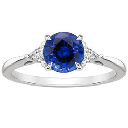 3 stenen gouden ring ronde blauwe saffier en biljoen diamanten 2,50 karaat