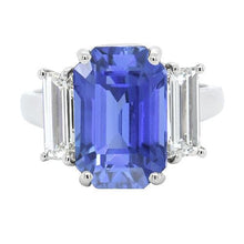 Afbeelding in Gallery-weergave laden, 3 stenen jubileum ring wit goud smaragd geslepen blauwe saffier 4 karaat - harrychadent.nl
