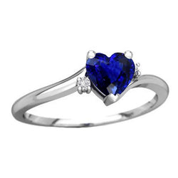 3 stenen ring hart blauwe saffier & kleine ronde diamanten 1,75 karaat