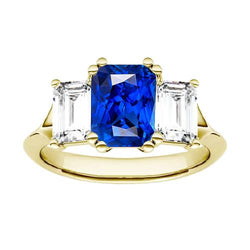 3 stenen smaragd diamanten saffier ring gespleten schacht geel goud 2 karaat
