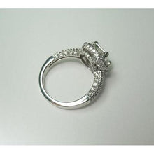 Afbeelding in Gallery-weergave laden, 3,35 ct sprankelende kussen diamanten Halo diamanten ring met accenten wit goud 14k - harrychadent.nl
