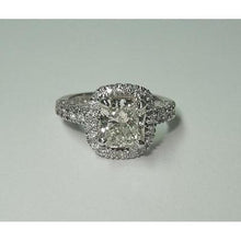 Afbeelding in Gallery-weergave laden, 3,35 ct sprankelende kussen diamanten Halo diamanten ring met accenten wit goud 14k - harrychadent.nl
