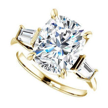 Afbeelding in Gallery-weergave laden, 3,60 ct. Kussen Midden Diamant Drie Stenen Jubileumring - harrychadent.nl
