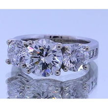 Afbeelding in Gallery-weergave laden, 3.50 karaat diamanten verlovingsring 14K witgoud drie stenen - harrychadent.nl
