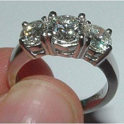 4 ct. Witgouden diamanten verlovingsring met drie stenen
