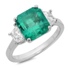 Afbeelding in Gallery-weergave laden, 4.25 karaat groene smaragd diamanten ring met drie stenen wit goud 14K nieuw - harrychadent.nl

