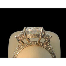 Afbeelding in Gallery-weergave laden, 5,25 ct. Ovale diamanten verlovingsring met drie stenen Nieuw - harrychadent.nl
