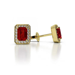 5.10 Karaat Prong Set Emerald Cut Robijn Met Diamanten Oorknopjes
