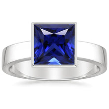 Afbeelding in Gallery-weergave laden, Bezel Set Solitaire Herenring Princess Ceylon Sapphire 5 karaat Witgoud
