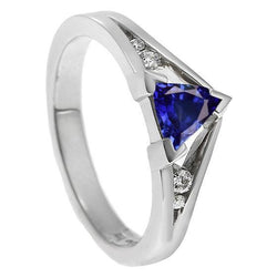 Diamanten sieraden triljoen blauwe saffier ring 1,25 karaat 5 stenen stijl
