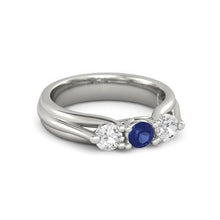 Afbeelding in Gallery-weergave laden, Drie stenen blauwe saffier en diamanten ring 1 karaat witgoud 14K - harrychadent.nl
