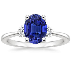 Drie stenen diamant en ovale Ceylon saffier ring 3,50 karaat witgoud
