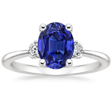 Afbeelding in Gallery-weergave laden, Drie stenen diamant en ovale Ceylon saffier ring 3,50 karaat witgoud - harrychadent.nl
