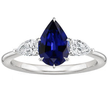 Afbeelding in Gallery-weergave laden, Drie stenen gouden peer geslepen Ceylon saffier &amp; diamanten ring 6,75 karaat - harrychadent.nl
