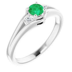 Drie stenen ring 0,85 karaat diamant en groene smaragd vrouwen sieraden