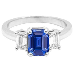 Drie stenen smaragd blauwe saffier en diamanten ring 2,50 karaat
