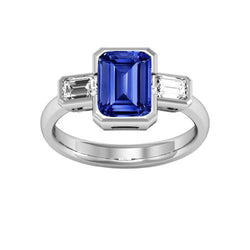 Drie stenen smaragd diamanten saffier ring halve bezel set 1,75 karaat