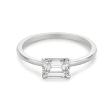 Afbeelding in Gallery-weergave laden, Eagle Claw Gaffel Emerald Cut Solitaire Diamond Classic Ring
