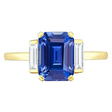 Afbeelding in Gallery-weergave laden, Geelgouden Smaragd Edelsteen Ring Baguette Diamanten 5 Karaat 3 Steen - harrychadent.nl
